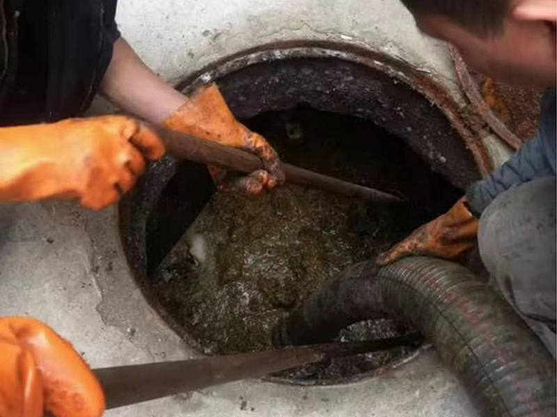 湖口清理化粪池时如何避免沼气的危害?